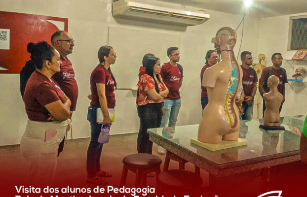 Visita dos alunos de Pedagogia Polo de Martins à sede da Faculdade Evolução
