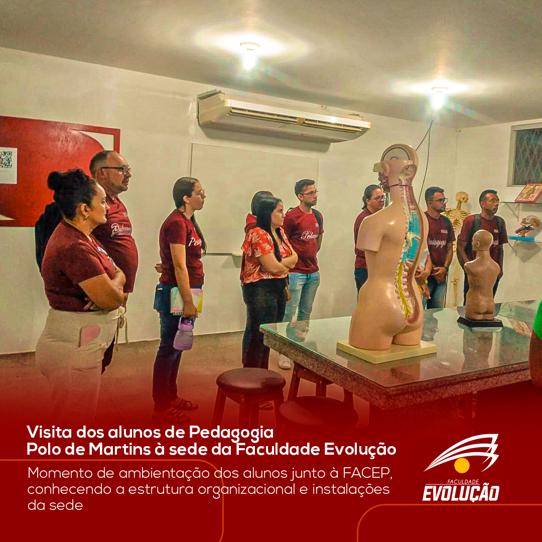 Visita dos alunos de Pedagogia Polo de Martins à sede da Faculdade Evolução