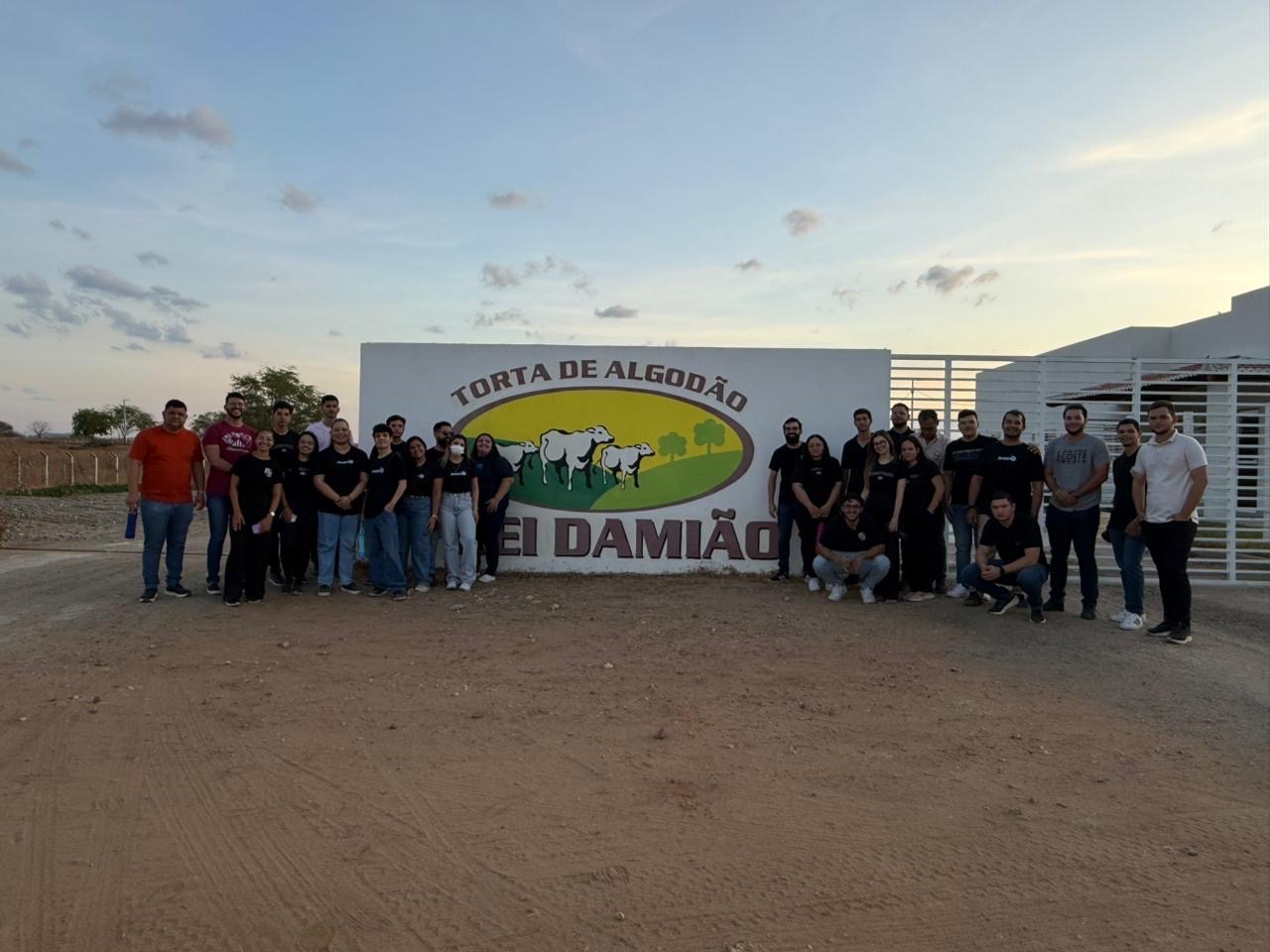 Alunos de Administração da FACEP realizam visita técnica à Fábrica de Rações Torta de Algodão Frei Damião
