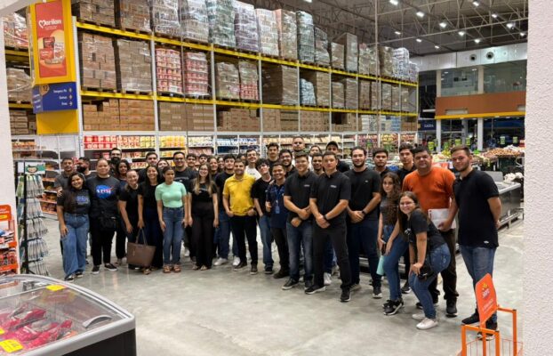 Alunos de Administração da Faculdade Evolução participam de visita técnica ao Nosso Atacarejo