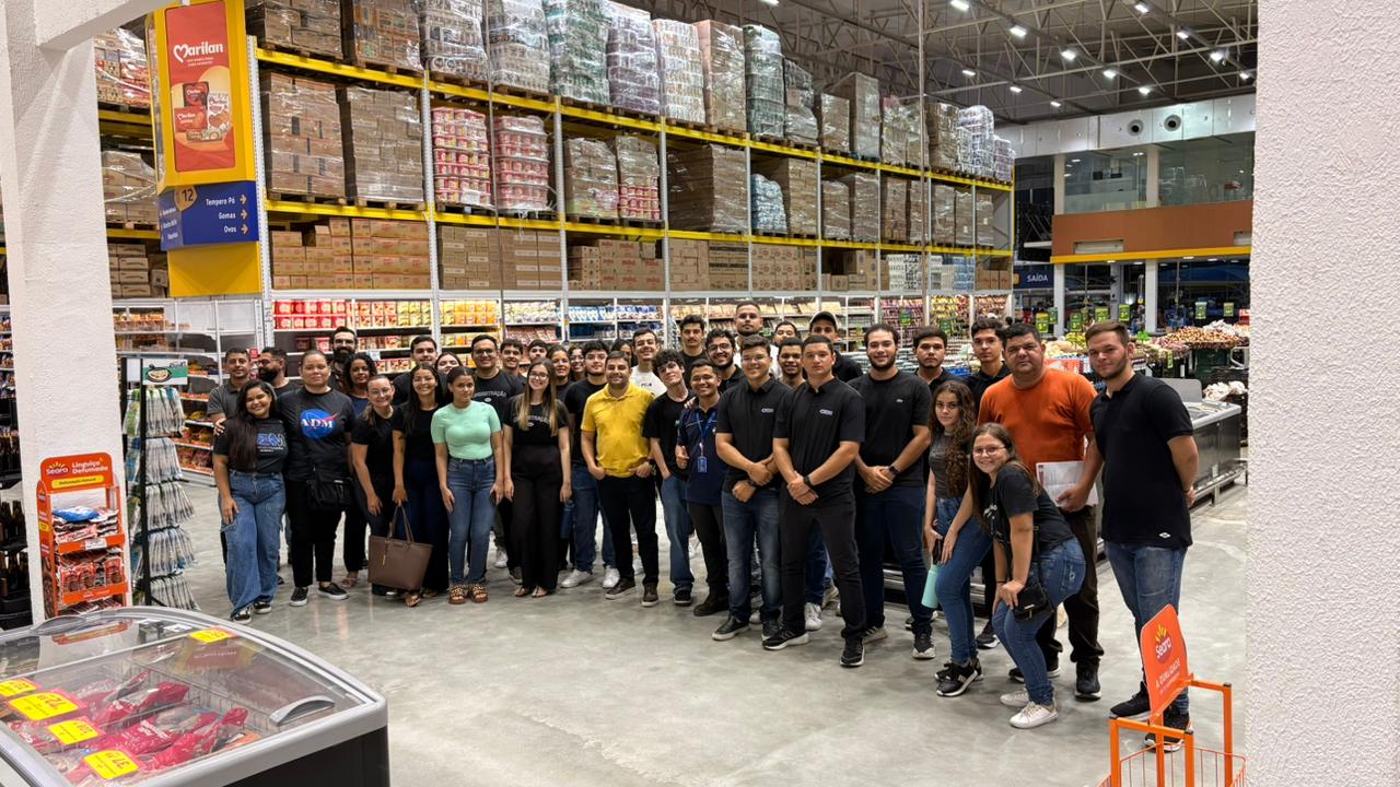 Alunos de Administração da Faculdade Evolução participam de visita técnica ao Nosso Atacarejo